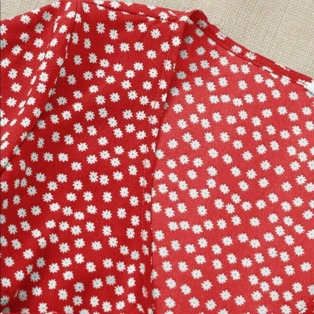 Red daisy blouse - Picture 4 of 5